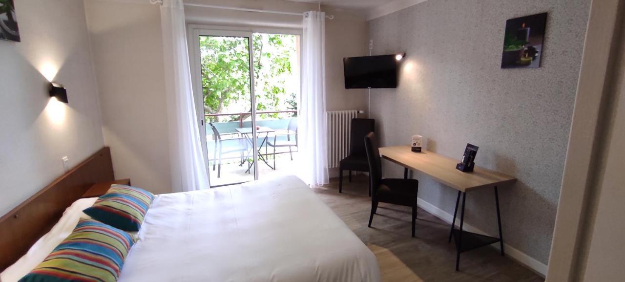Hostellerie Du Parc Labarthe-Inard Екстериор снимка