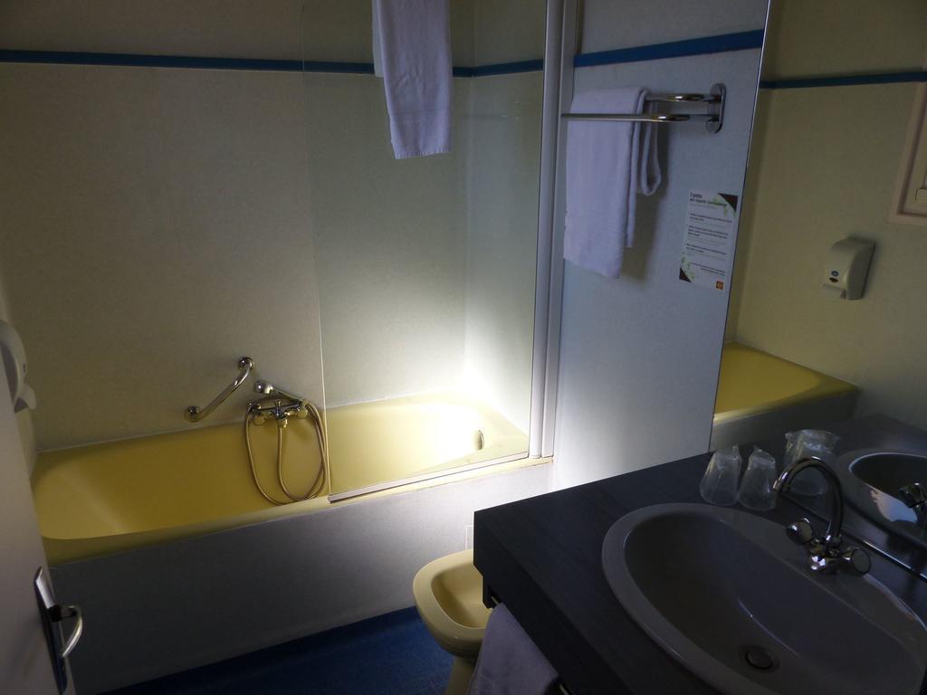 Hostellerie Du Parc Labarthe-Inard Екстериор снимка