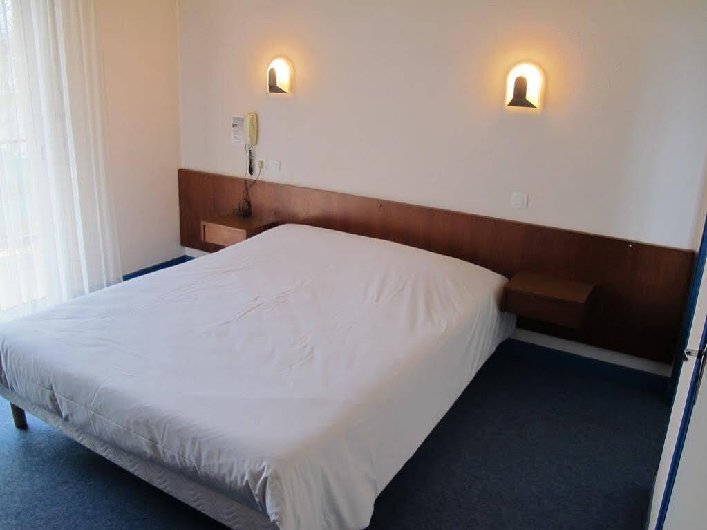 Hostellerie Du Parc Labarthe-Inard Екстериор снимка